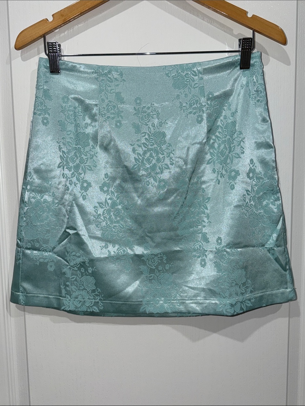 Princess Polly aqua blue satin mini skirt floral jacquard design size 6 NWOT